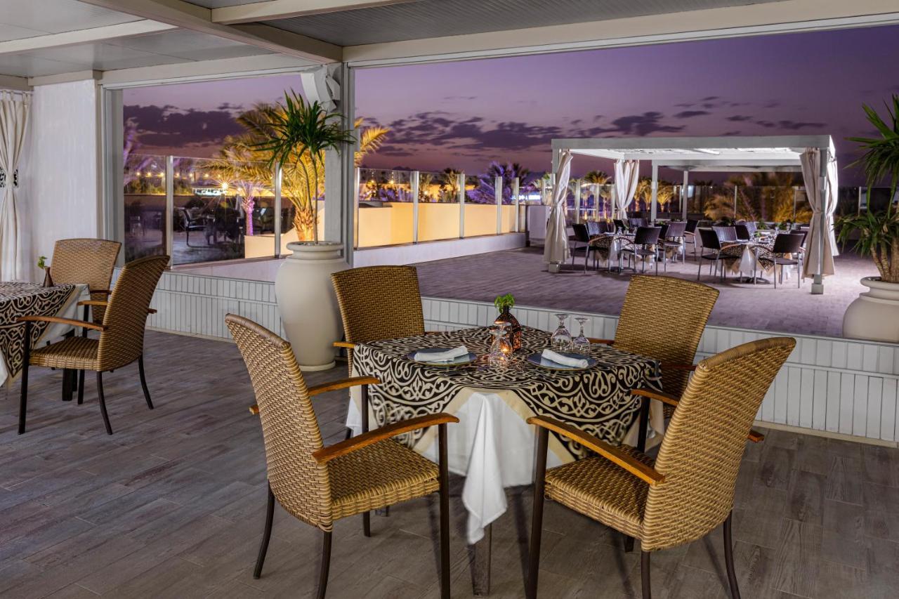 Hotel Jaz Aquaviva Hurghada Esterno foto The Sky Bar