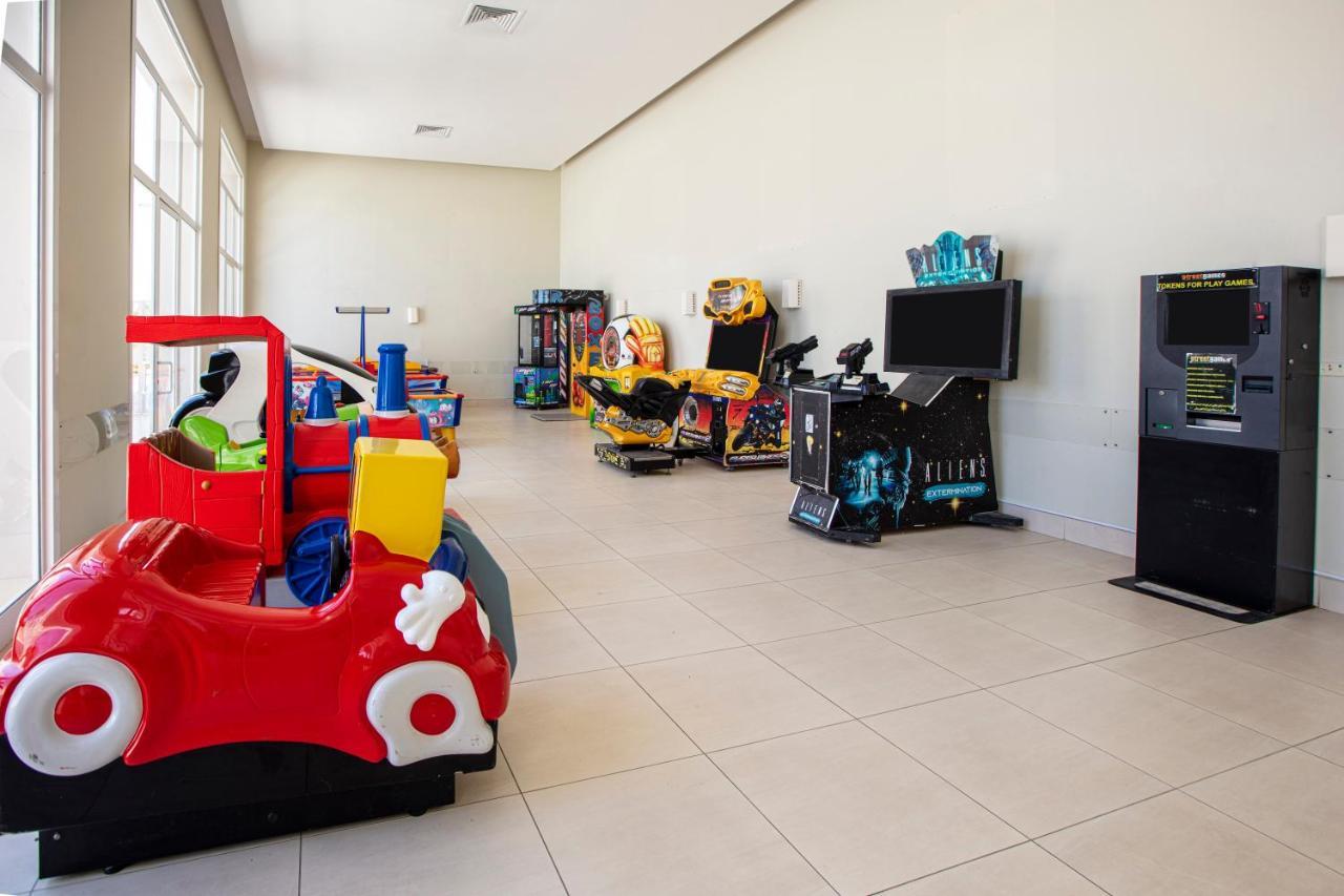 Hotel Jaz Aquaviva Hurghada Esterno foto The game room at the airport