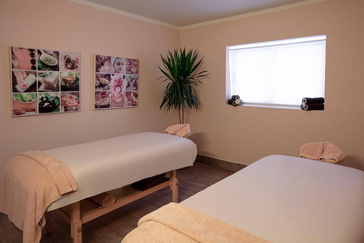Hotel Jaz Aquaviva Hurghada Esterno foto Massage beds