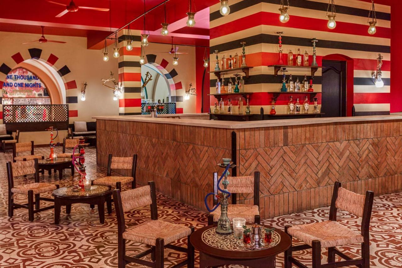 Hotel Jaz Aquaviva Hurghada Esterno foto A hookah lounge in Cairo, Egypt