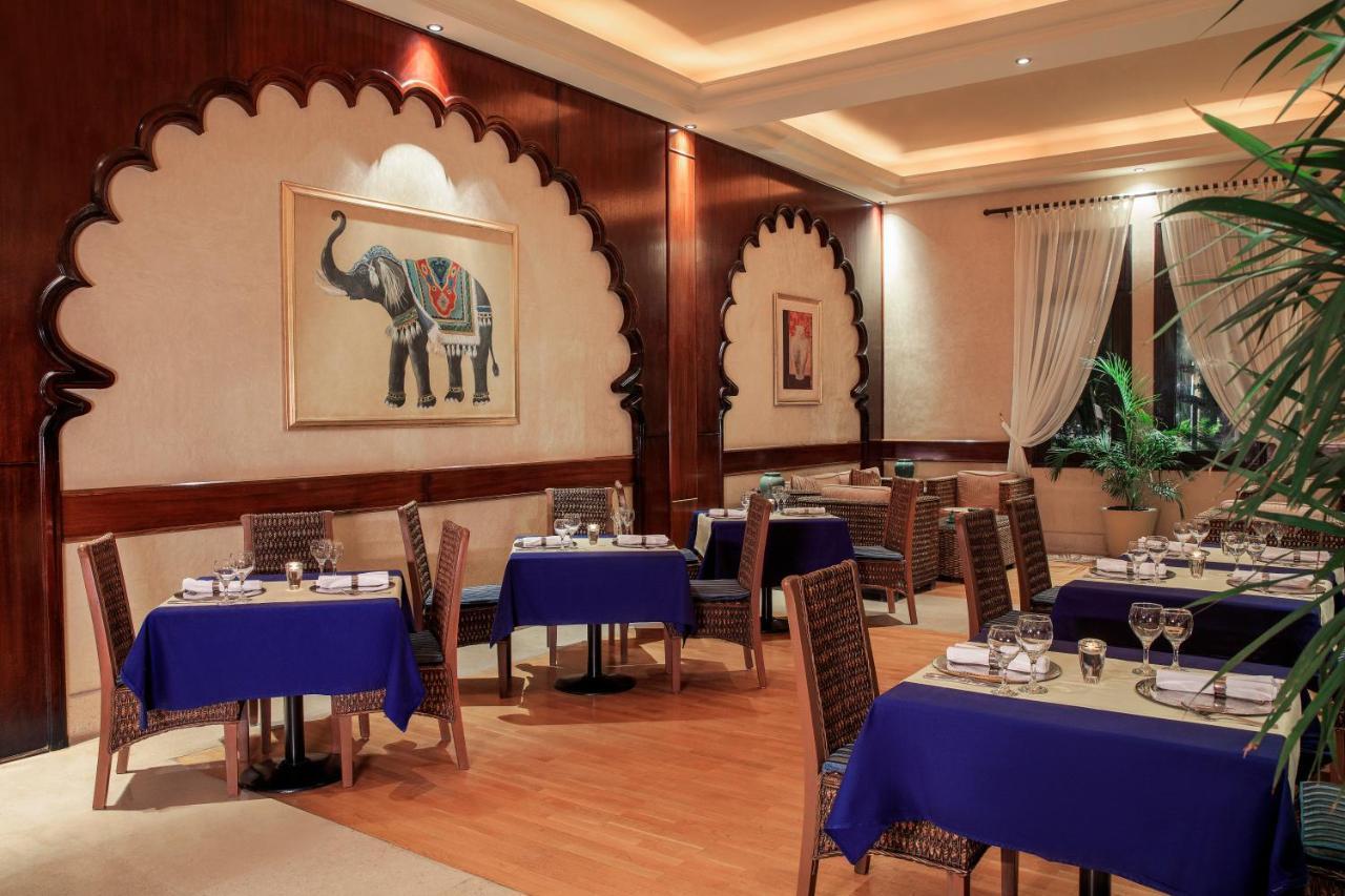 Hotel Jaz Aquaviva Hurghada Esterno foto The interior of the restaurant
