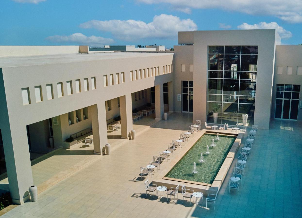 Hotel Jaz Aquaviva Hurghada Esterno foto The courtyard of the hotel